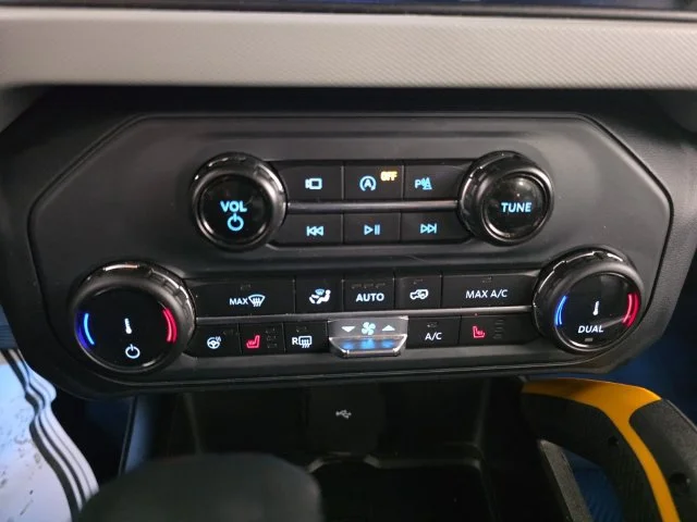 Used 2022 Oxford White Ford Badlands image 16