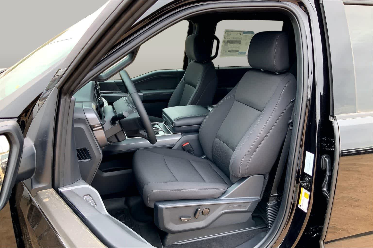 New 2026 Agate Black Metallic Ford XLT image 9