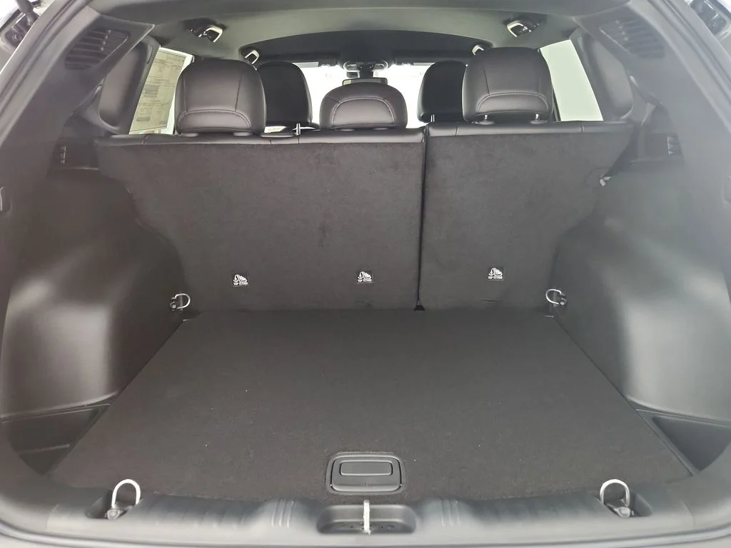 New 2026 Sting-Gray Clearcoat Jeep Latitude image 31