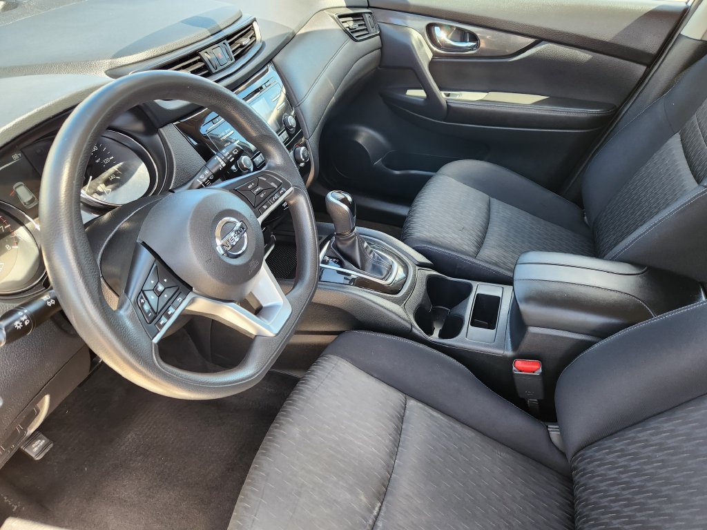 Used 2017 White Nissan S image 10