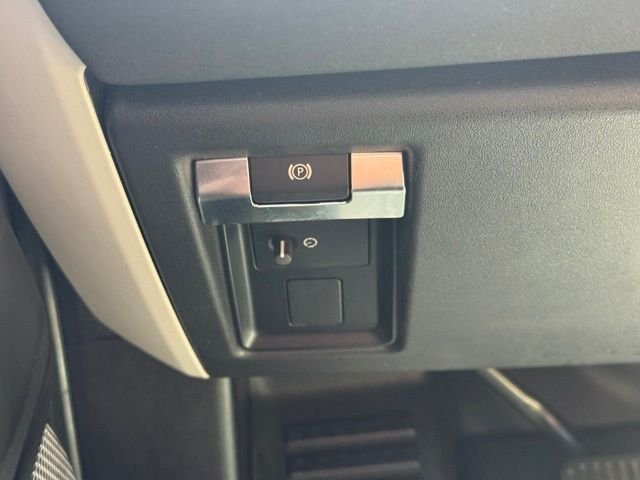Used 2023 White Land Rover S image 37