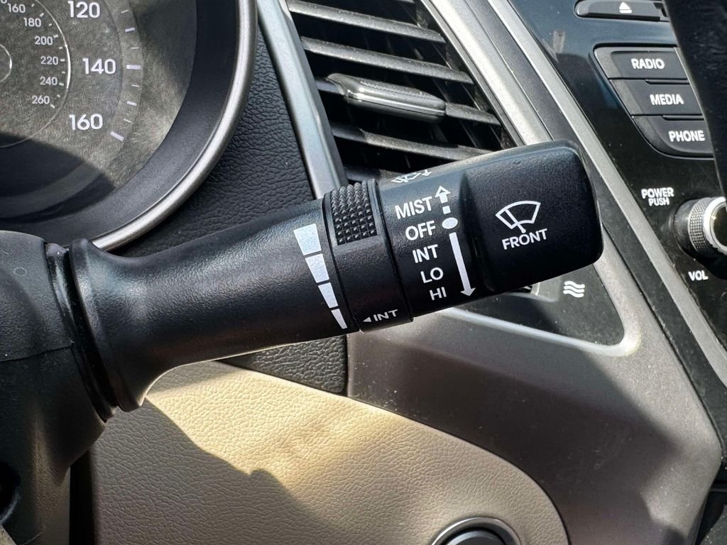 Used 2016 Red Hyundai Value Edition image 24