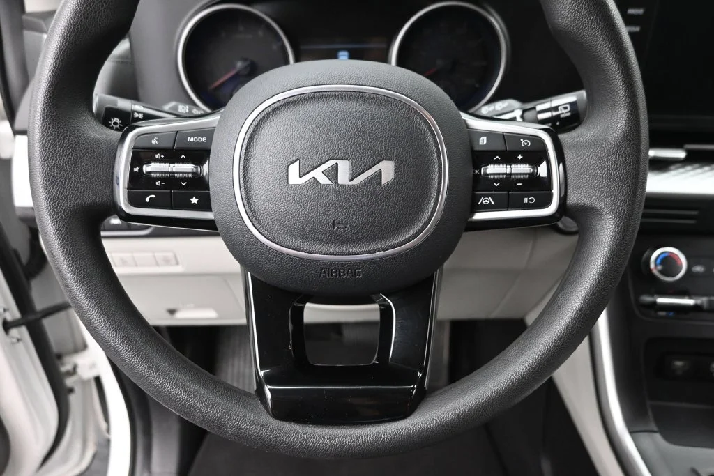 Used 2024 White Kia LX image 20