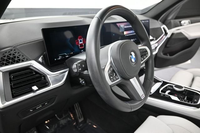 Used 2025 White BMW xDrive40i image 18