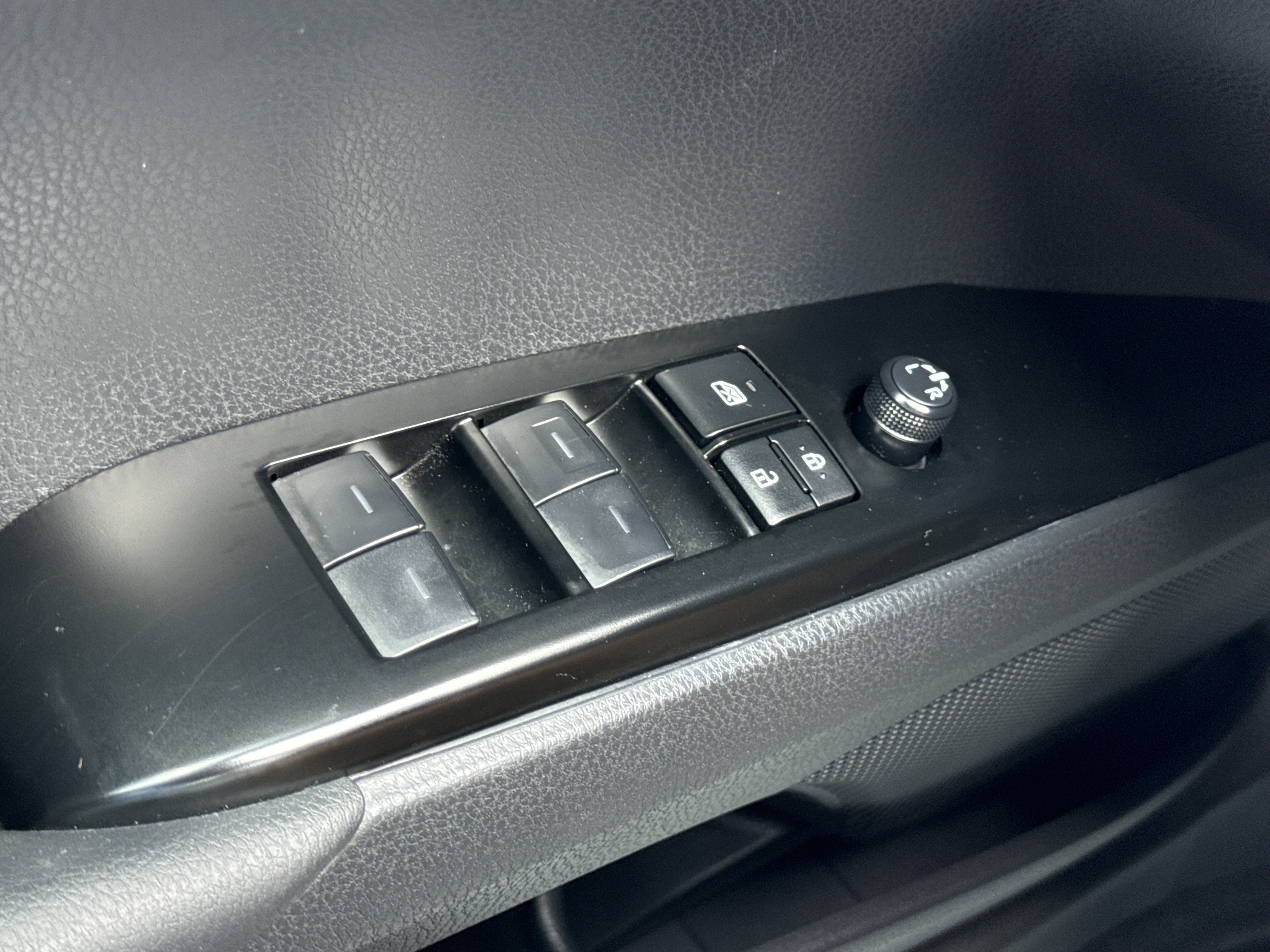 2026 Toyota Camry SE - Photo 60