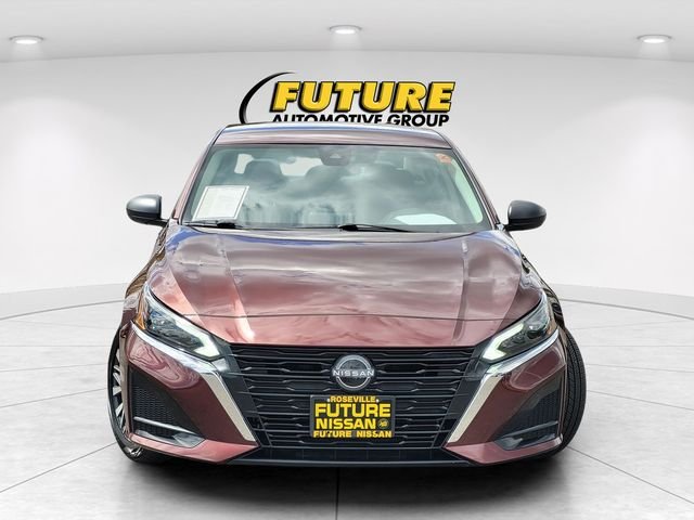 Used 2025 Red Nissan 2.5 SV image 2