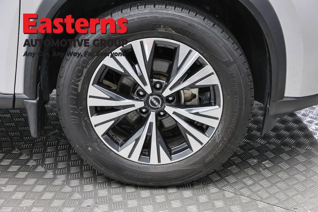 Used 2023 Silver Nissan SV image 91