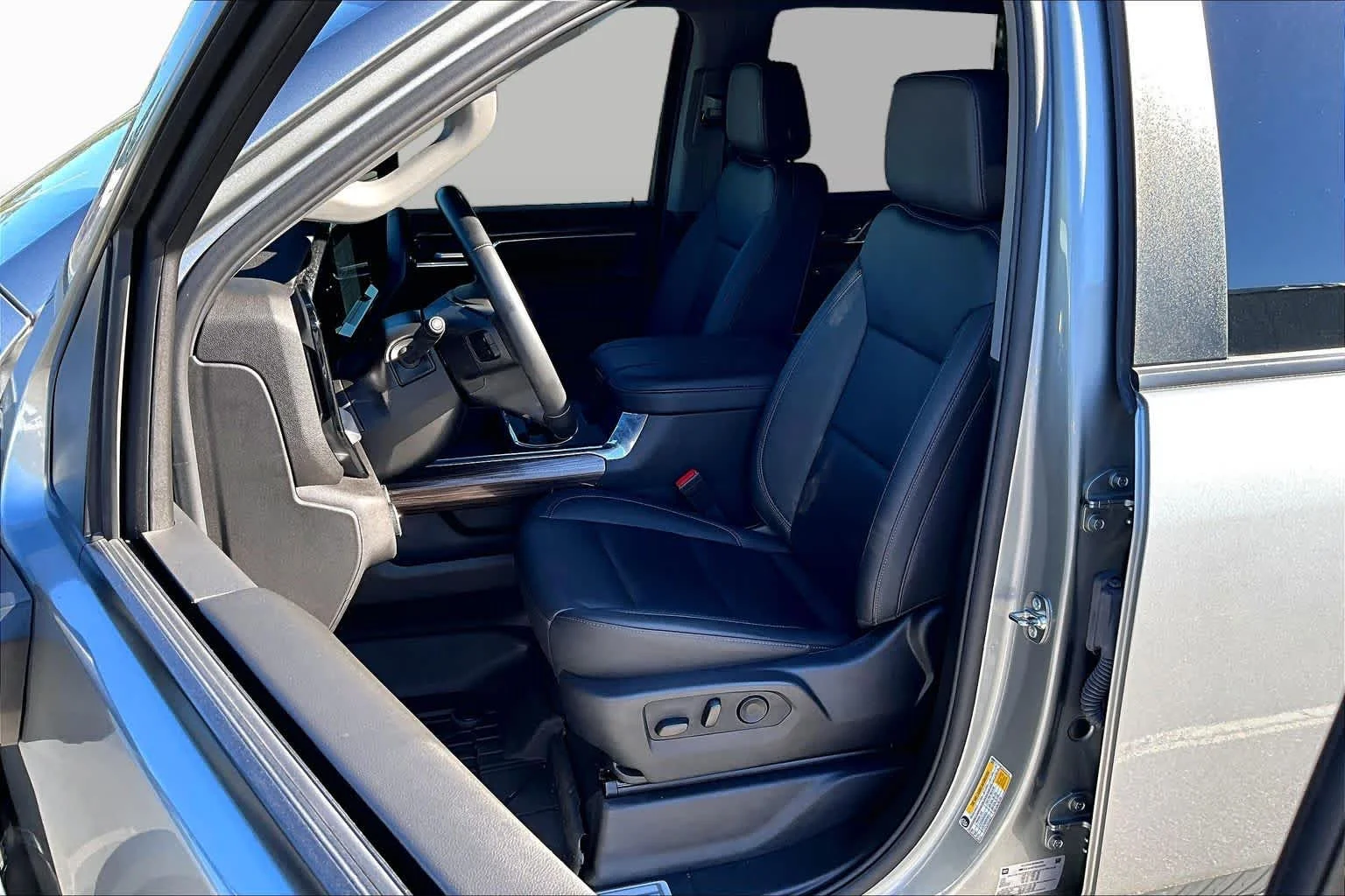 Used 2025 Sterling Gray Metallic Chevrolet LT image 8