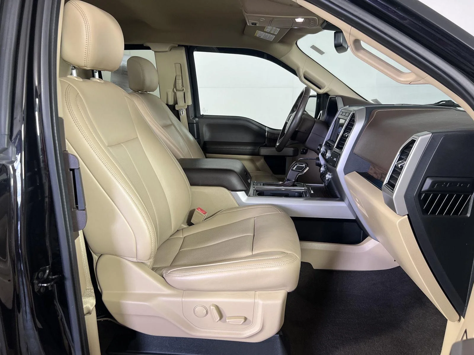 Used 2019 Agate Black Ford LARIAT image 26