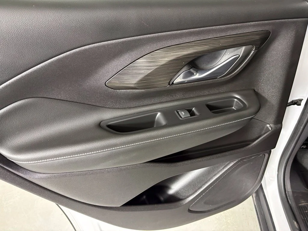Used 2024 White GMC SLE image 34