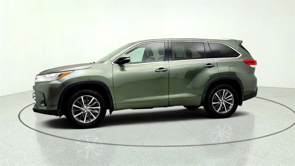 Used 2018 Alumina Jade Metallic Toyota XLE V6 AWD w/ Tow Hitch Receiver image 8