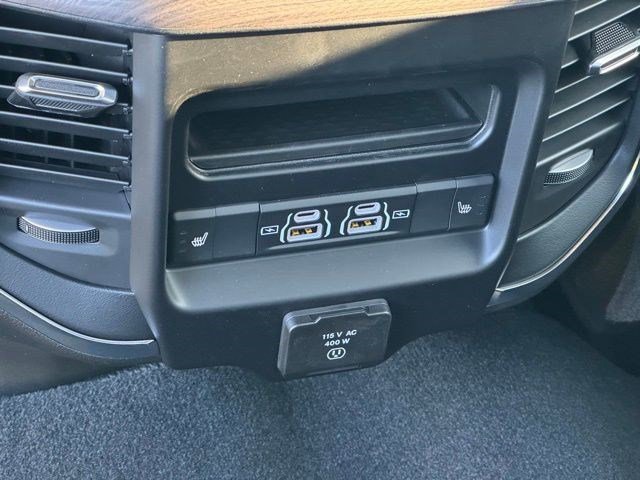 New 2026 Diamond Black Crystal Pearl-Coat Exterior Paint RAM Laramie image 33
