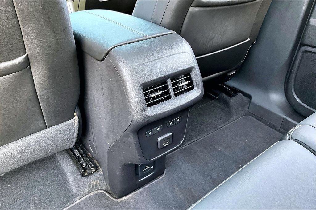 Used 2024 White GMC Denali image 25