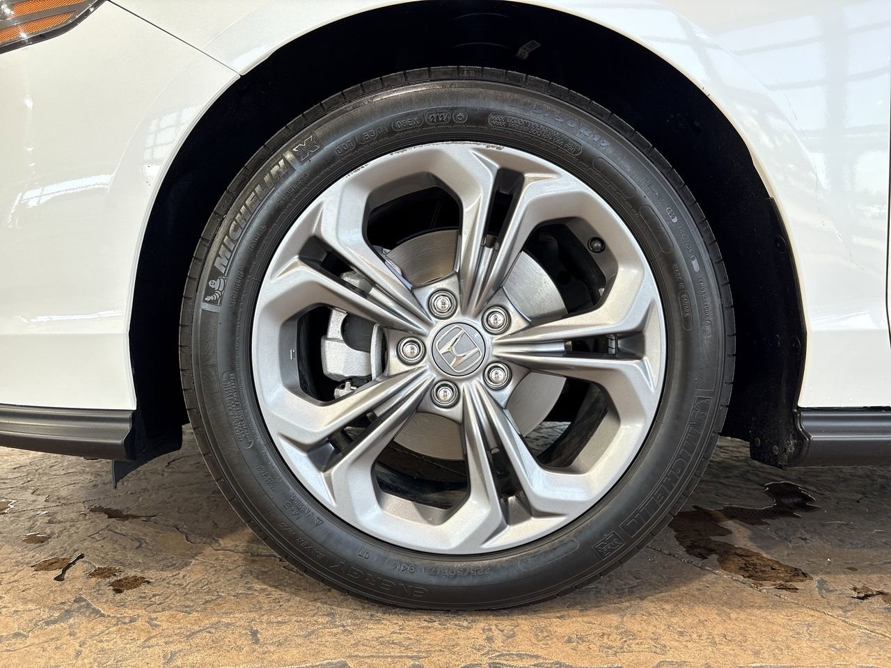 Used 2024 White Honda EX image 10