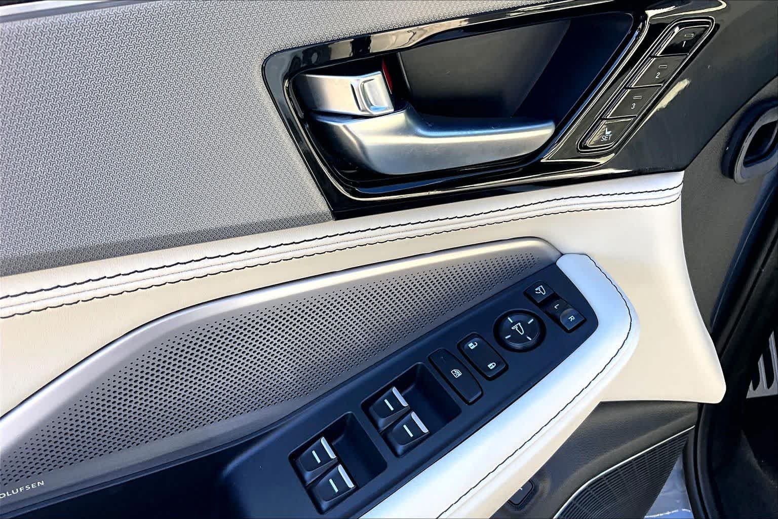 Used 2025 Urban Gray Pearl Acura w/A-Spec Advance Package image 31