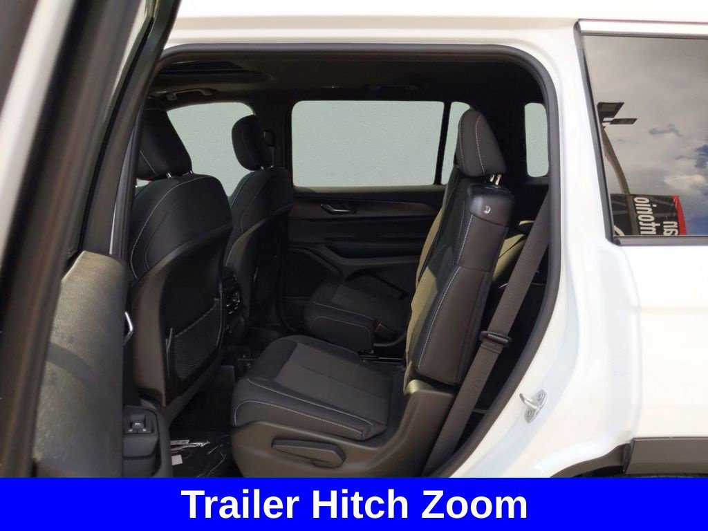 New 2025 Bright White Clear-Coat Exterior Paint Jeep Laredo image 21