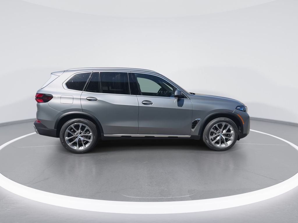 New 2026 Gray BMW xDrive40i image 9