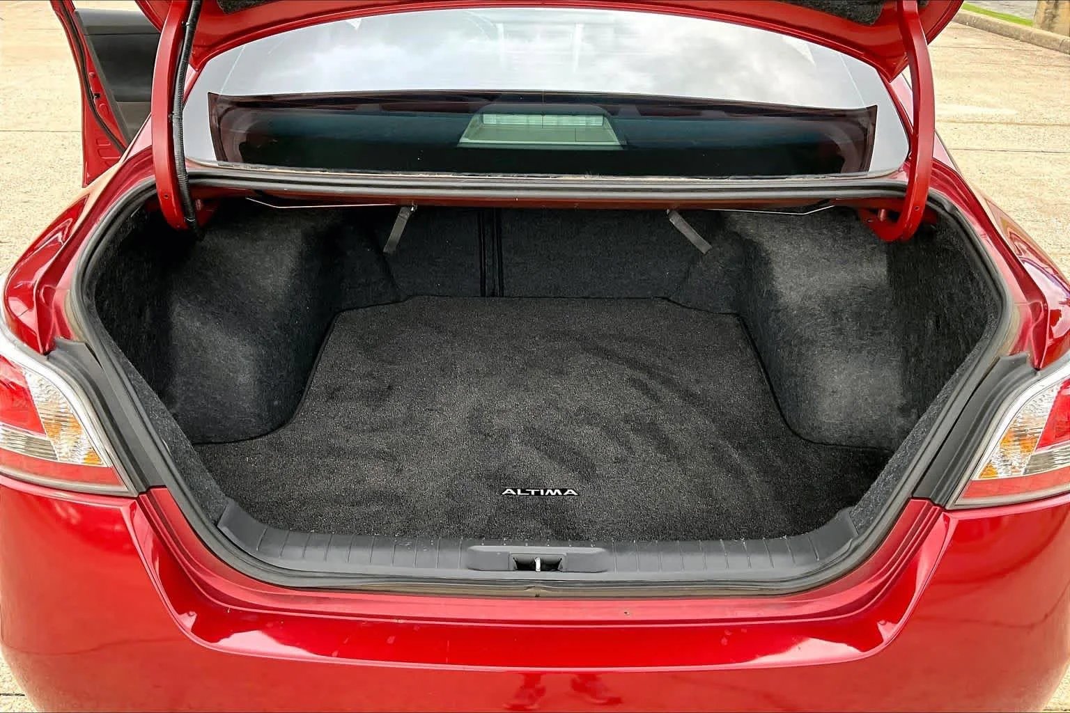 Used 2015 Cayenne Red Nissan 2.5 SV image 34