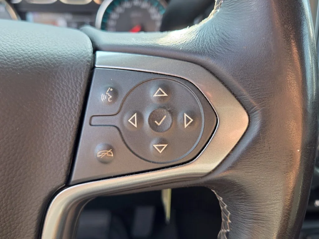 Used 2018 SUMMIT WHITE Chevrolet LT image 27