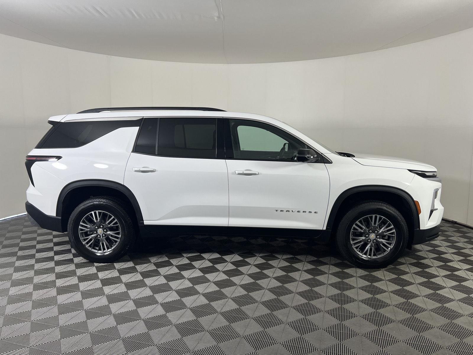 Used 2026 Summit White Chevrolet AWD LT image 25