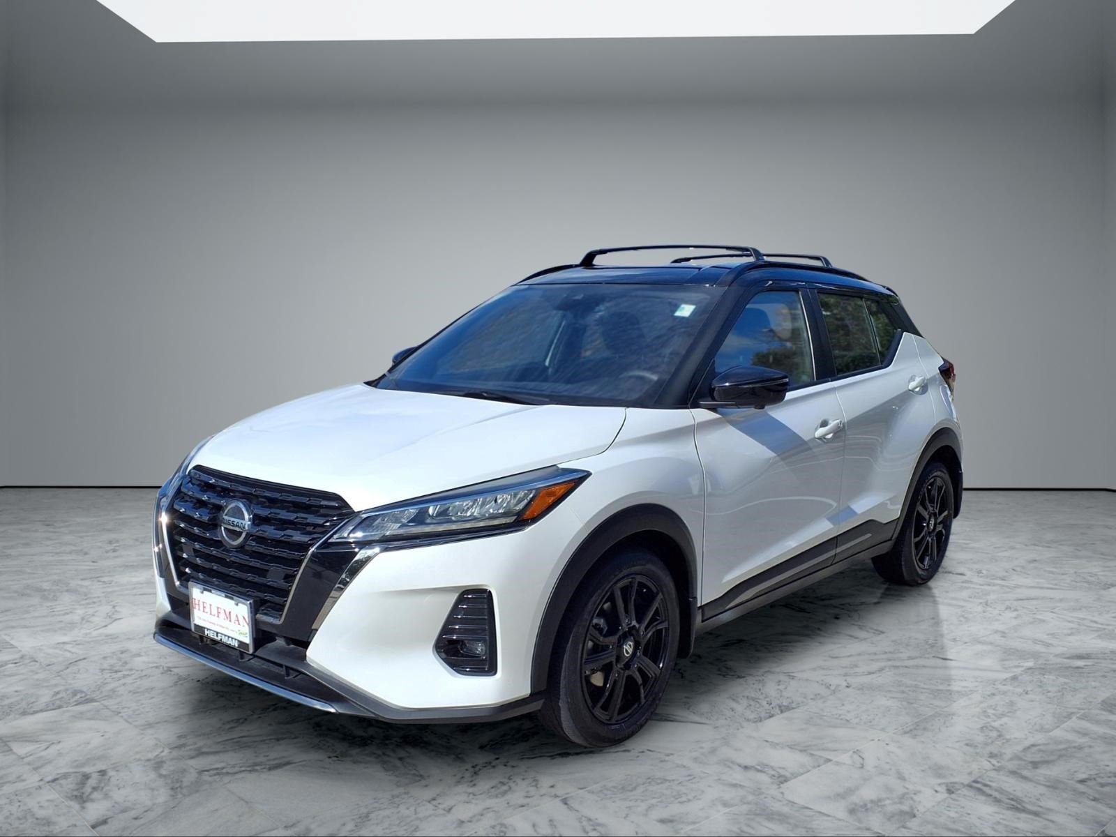 Used 2021 Aspen White/Super Black Nissan SR image 3
