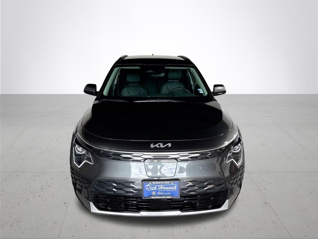 Used 2024 Gray Kia Wind image 3