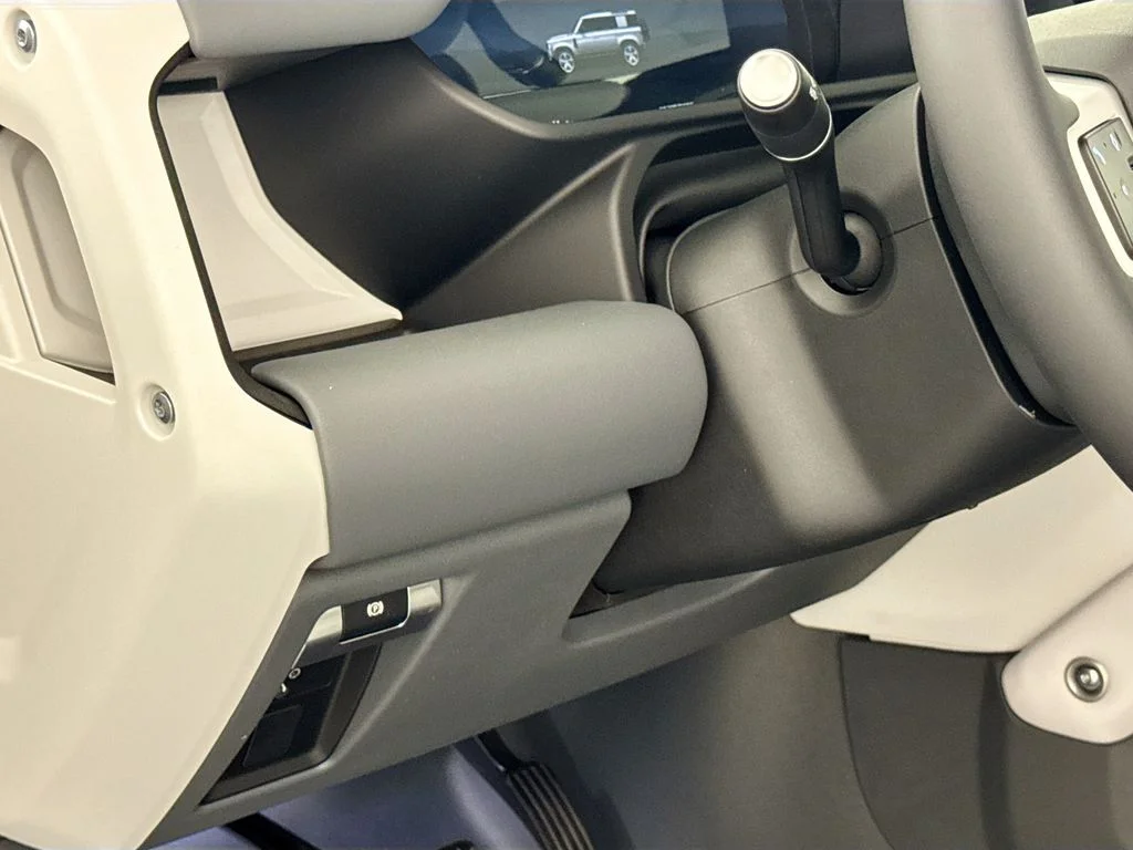 New 2026 Santorini Black Land Rover X-Dynamic SE image 10