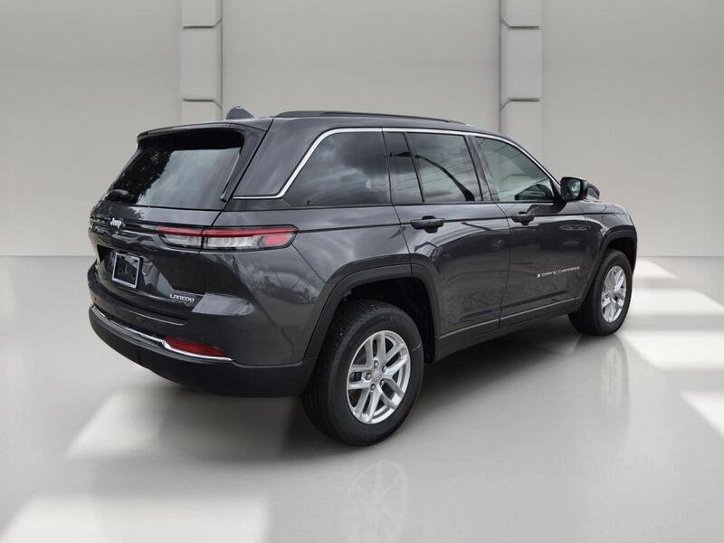 Used 2026 Baltic Gray Metallic Clearcoat JEEP LAREDO 4X4 image 5