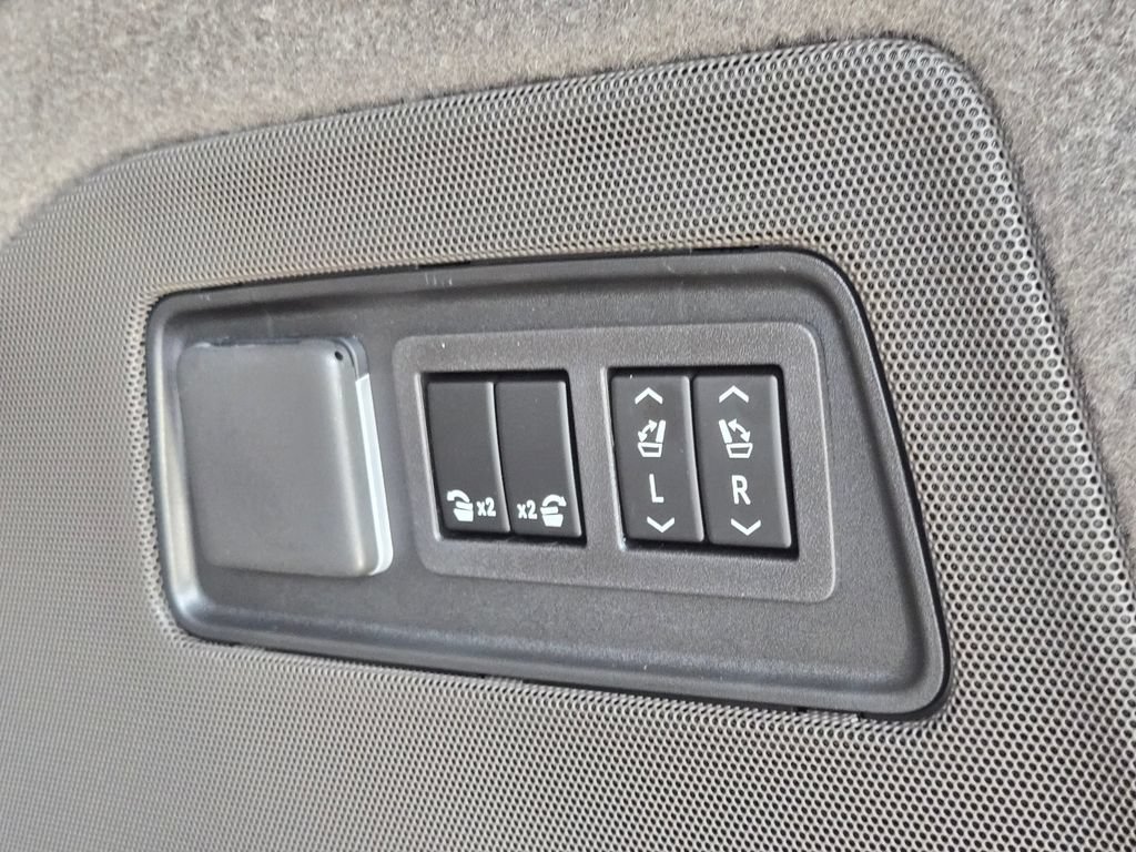 2026 Cadillac Escalade Luxury - Photo 13