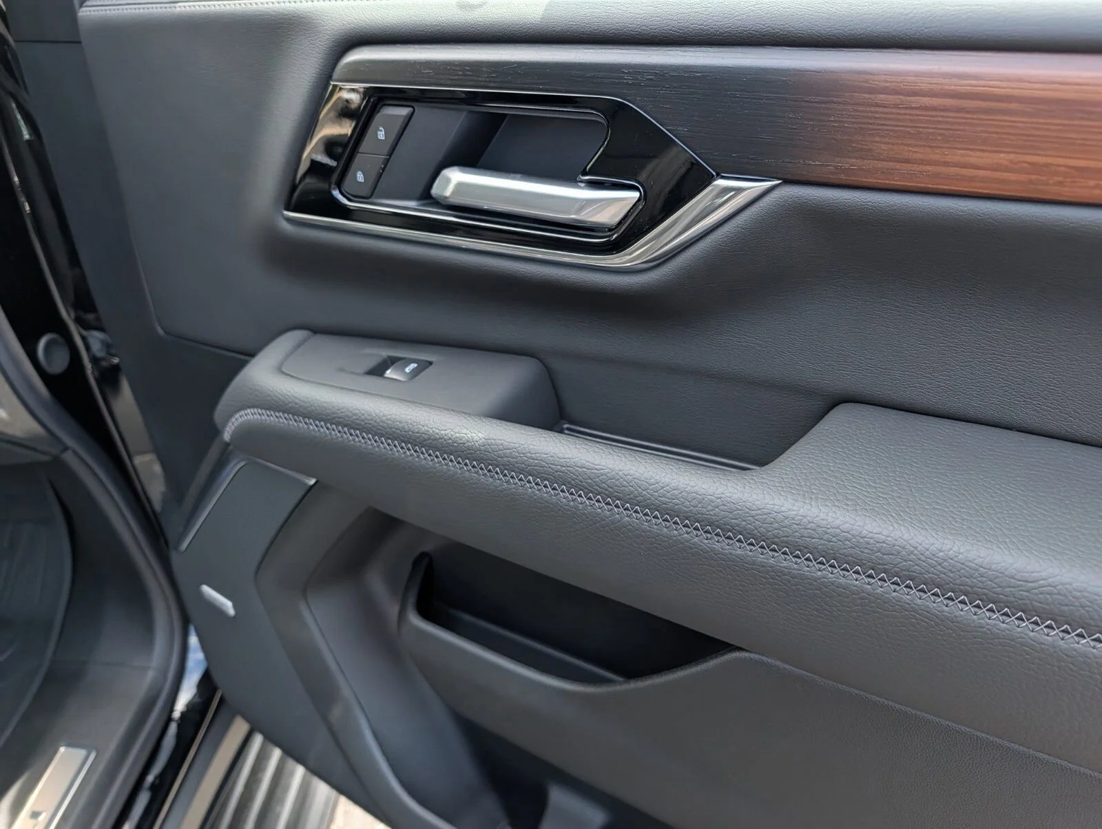 2026 GMC Yukon Denali - Photo 33