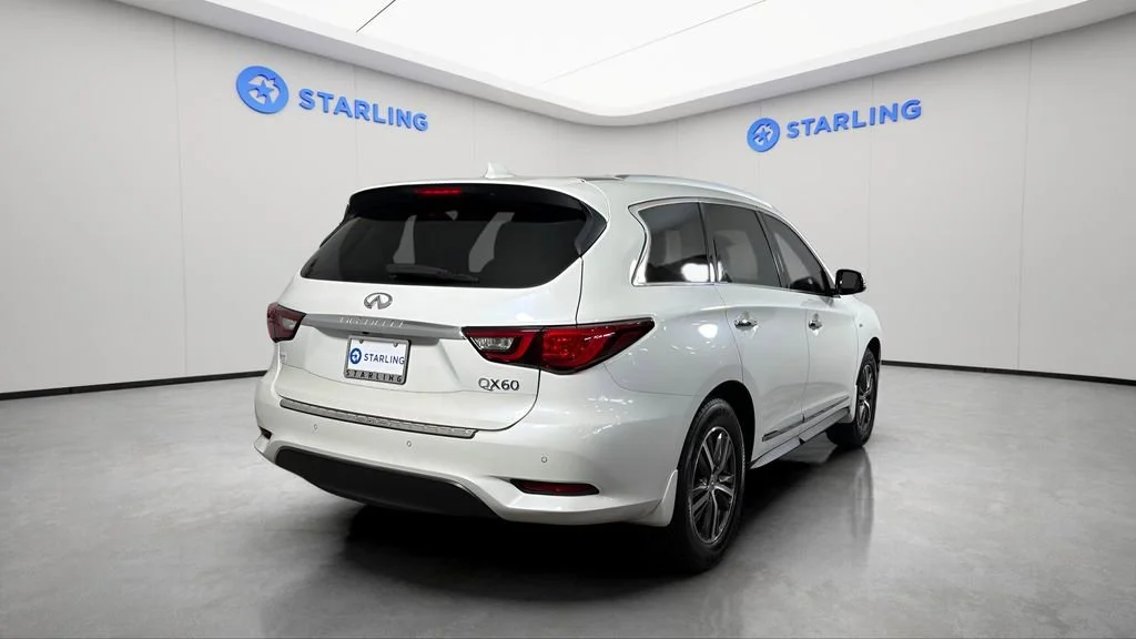 Used 2019 White INFINITI LUXE image 9