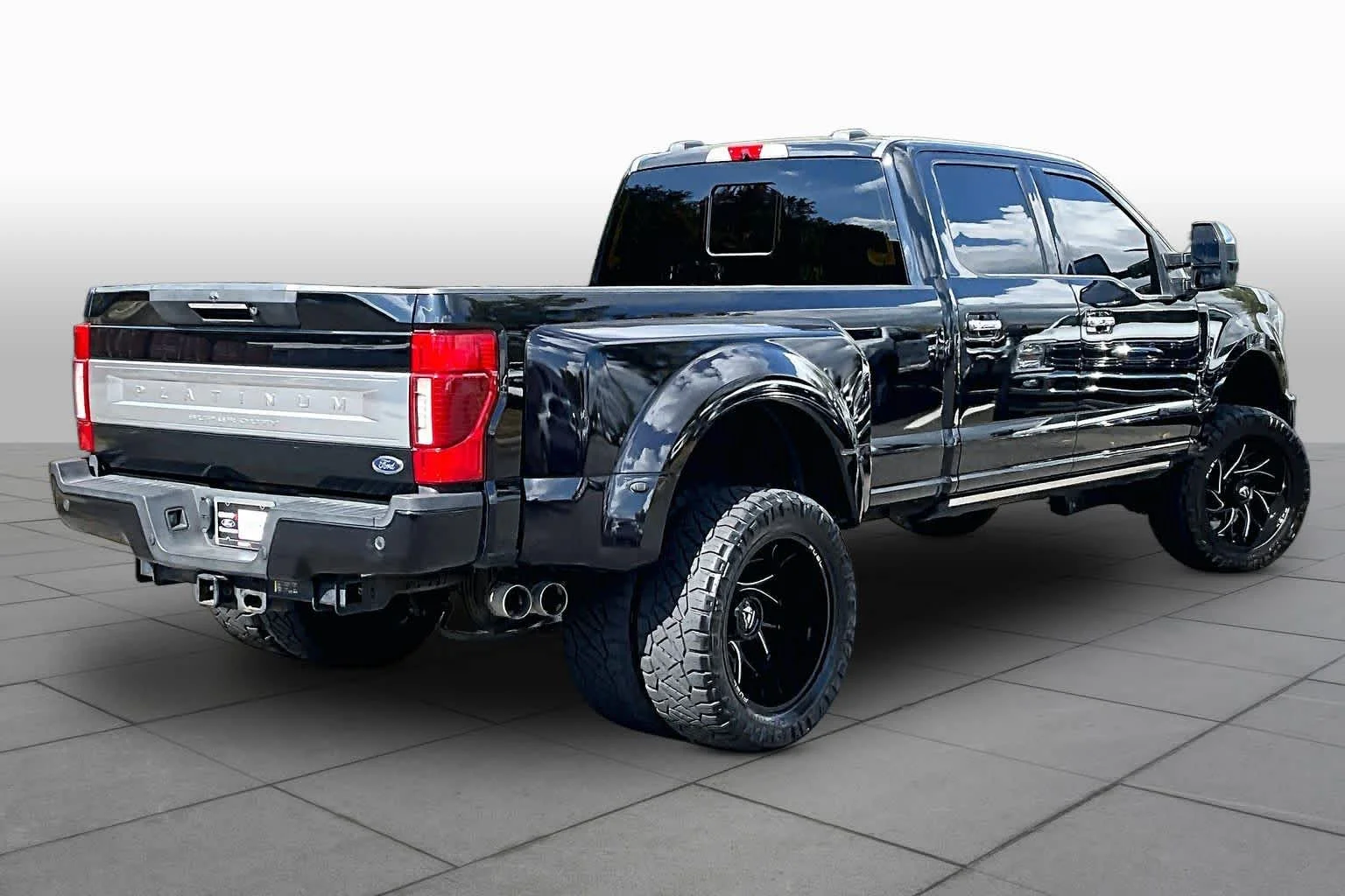 Used 2022 Agate Black Ford Platinum image 13