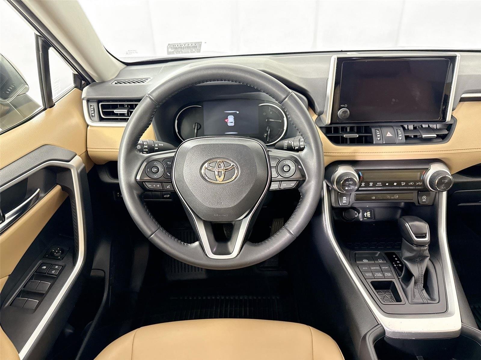 Used 2025 Midnight Black Metallic Toyota XLE Premium image 31