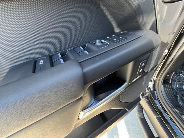 New 2026 Santorini Black Land Rover X-Dynamic SE image 11