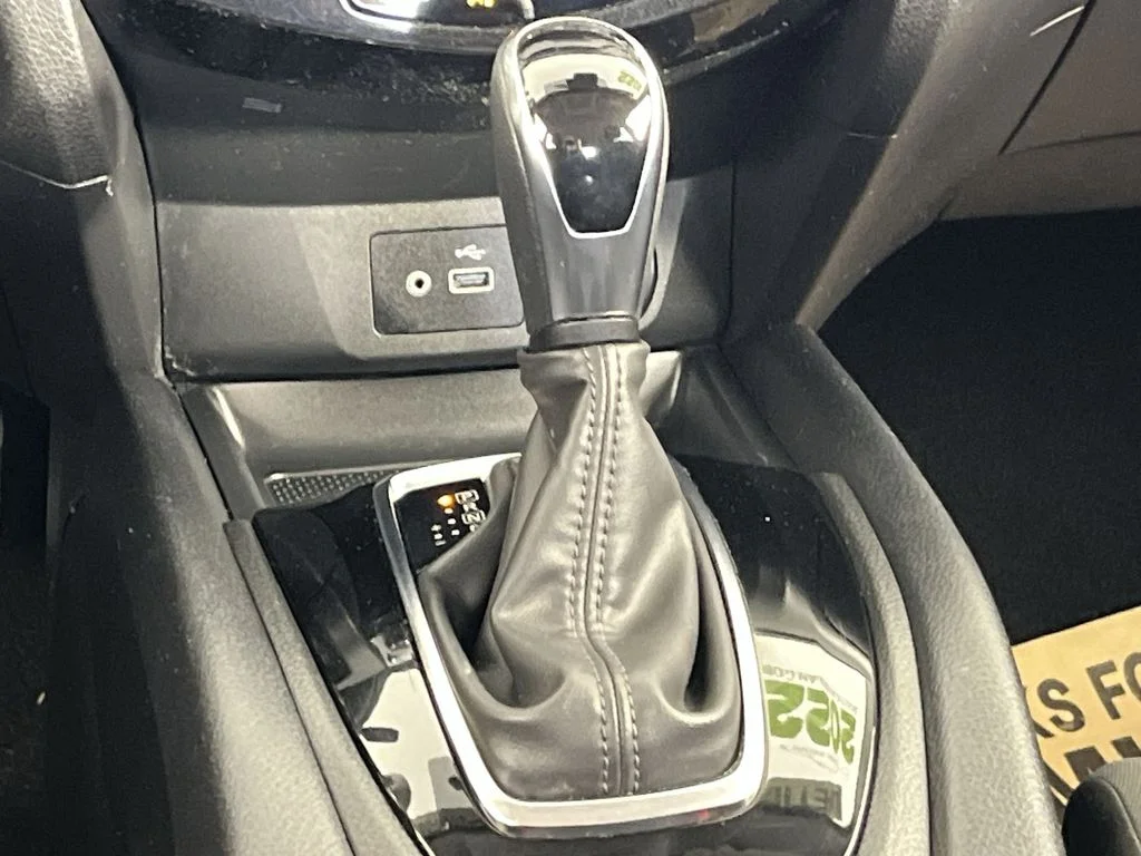 Used 2022 Gray Nissan S image 23