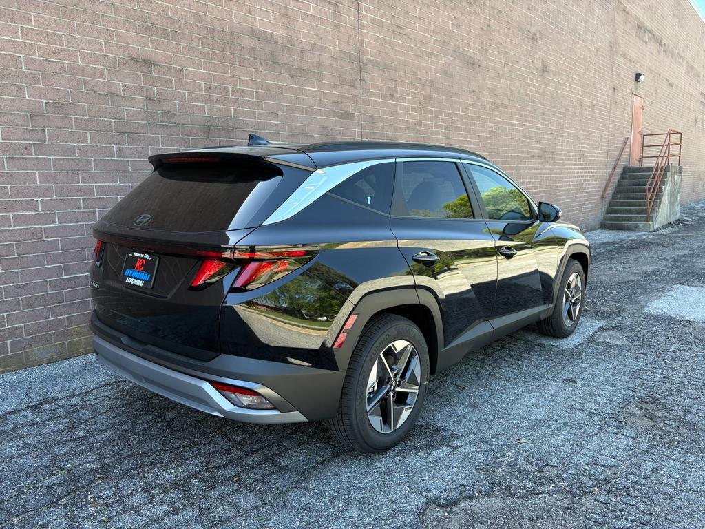 New 2026 Phantom Black Hyundai SEL FWD image 5