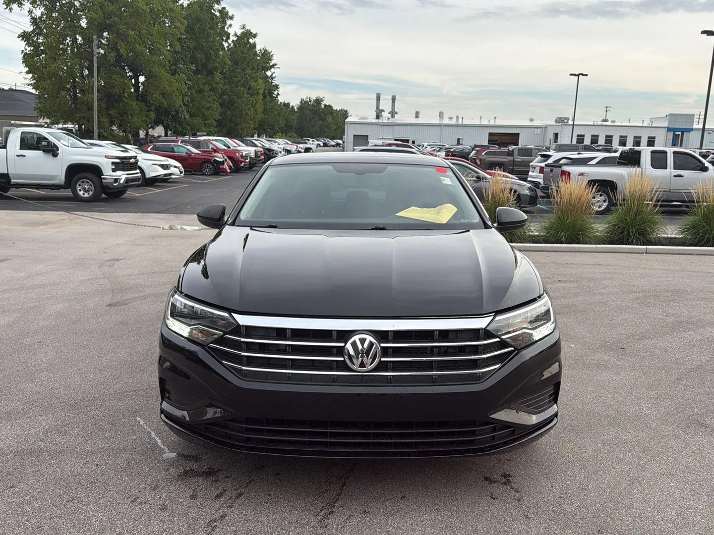 Used 2019  Volkswagen SE image 8