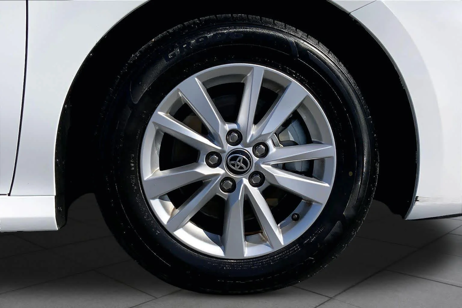 Used 2025 Ice Cap Toyota LE image 11