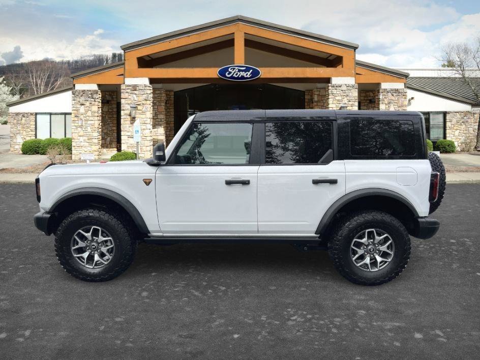 Used 2025 Oxford White Ford Badlands image 7
