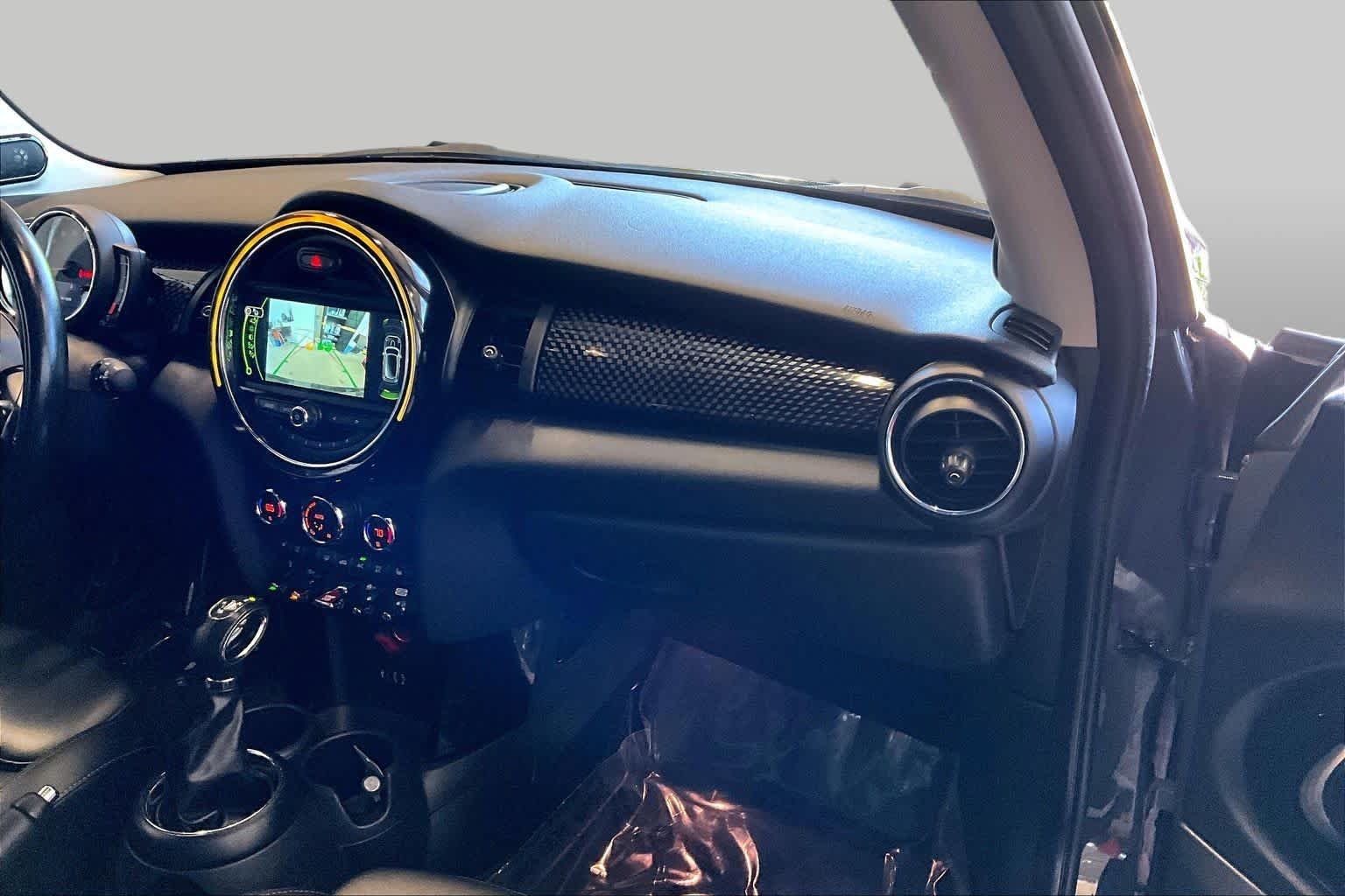 Used 2018 Thunder Grey Metallic MINI Cooper S image 19