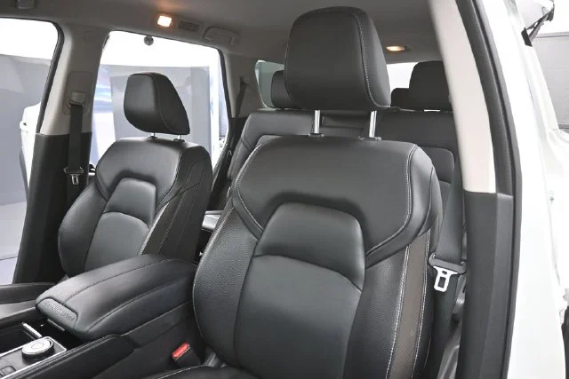 Used 2022 White Nissan SL image 30