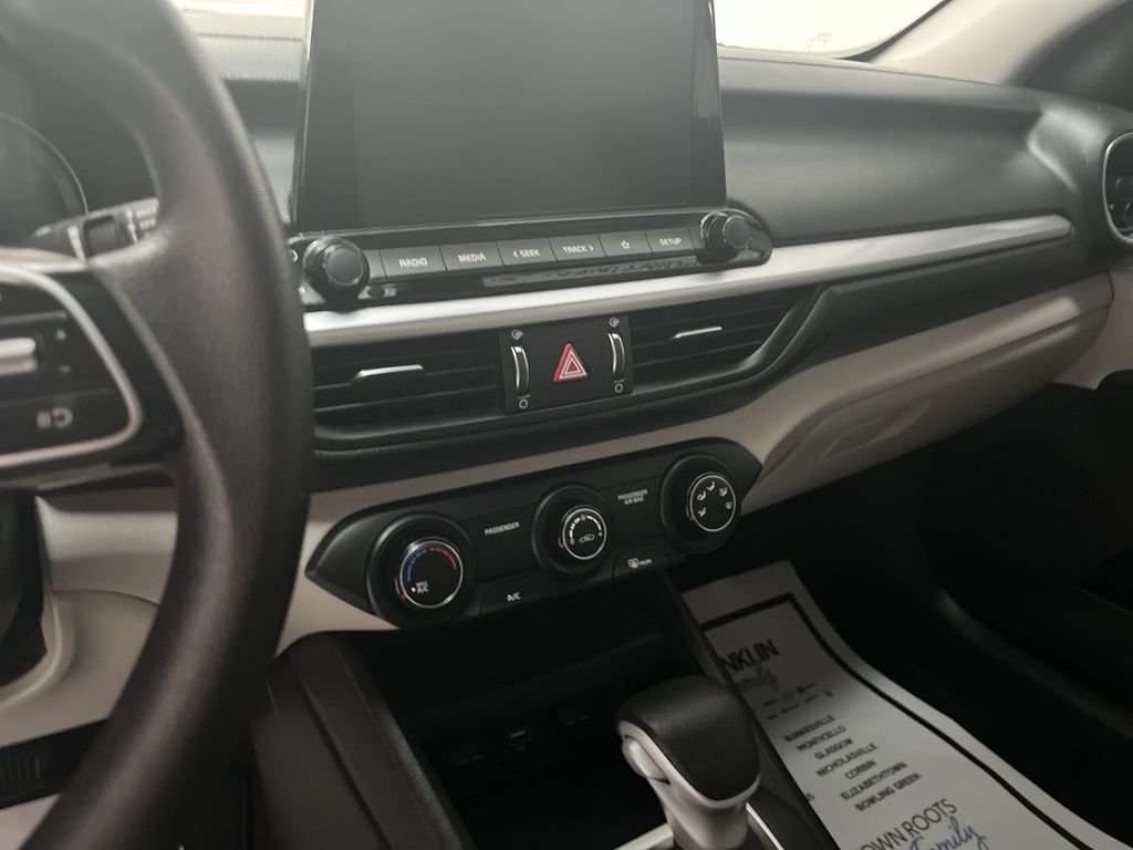 Used 2023 Black Kia LXS image 19