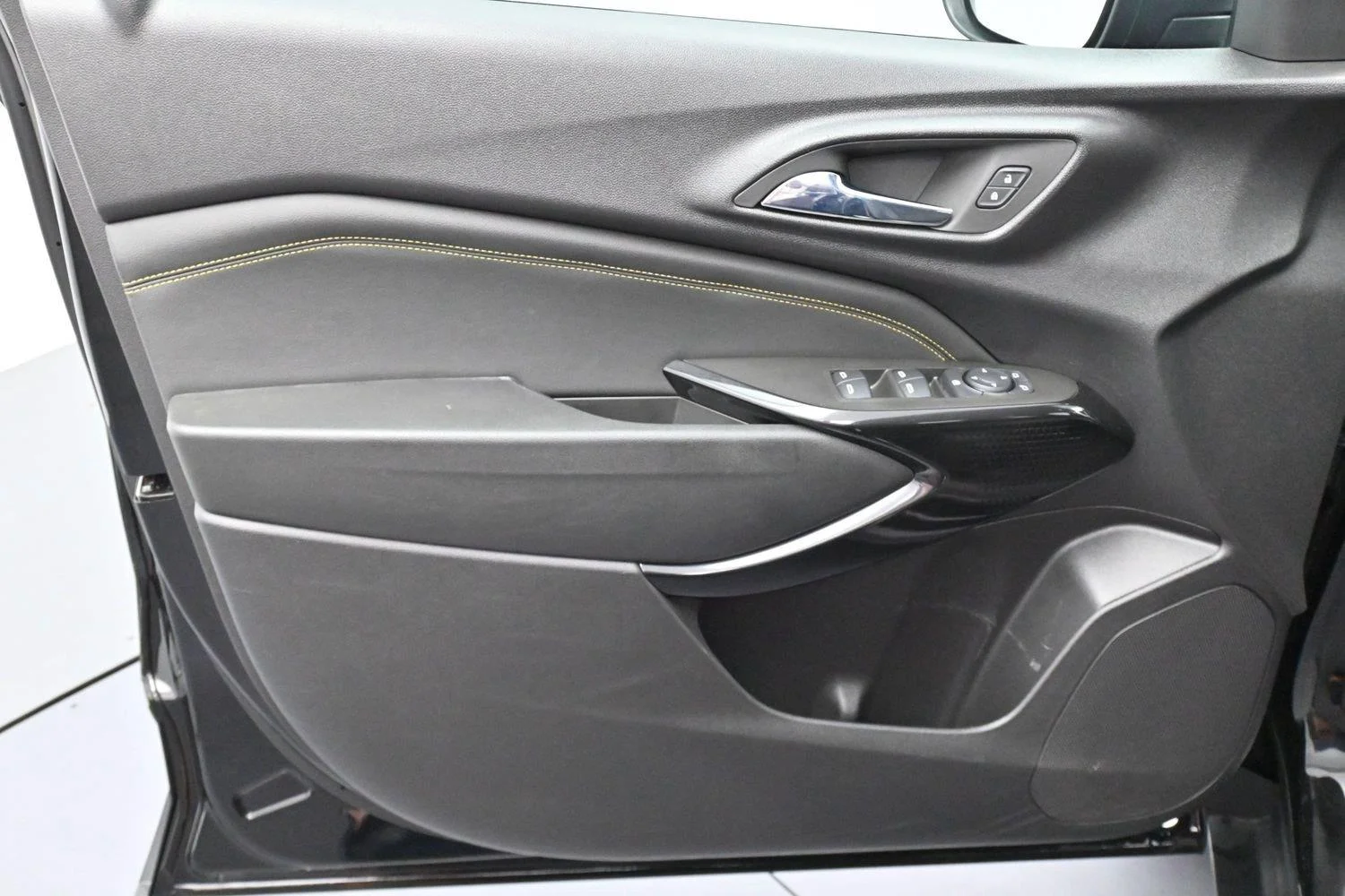 Used 2024 Mosaic Black Metallic Chevrolet LT image 10