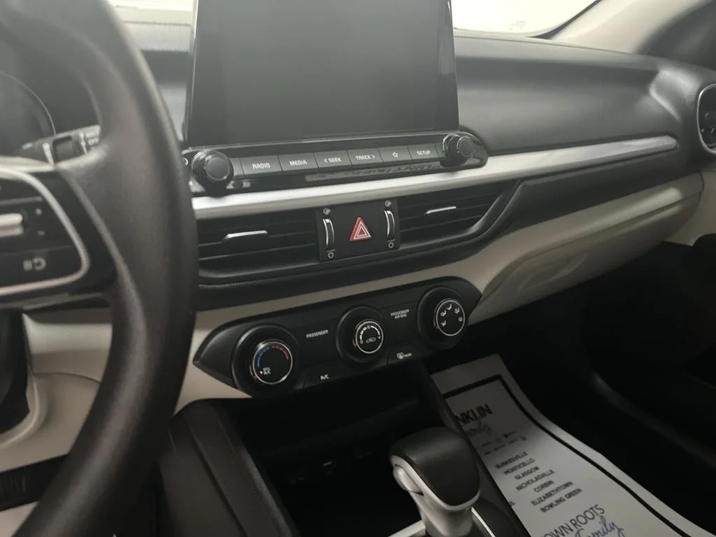 Used 2023 Black Kia LXS image 19