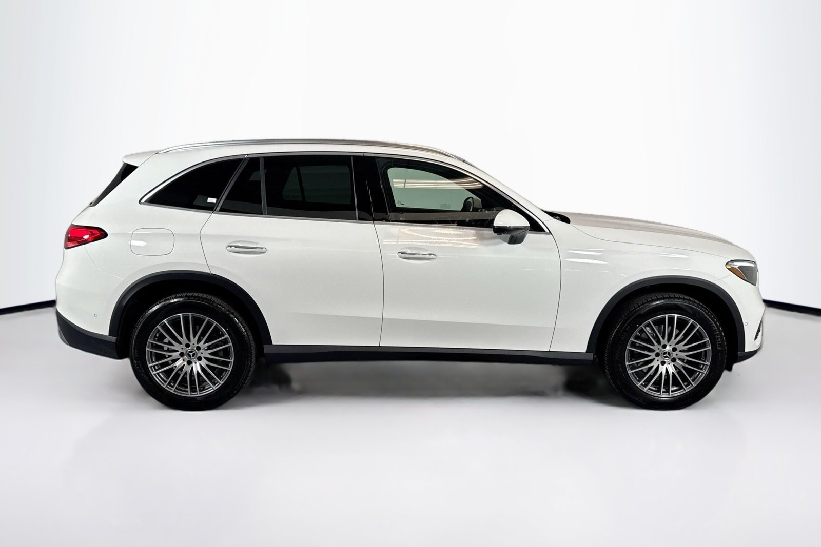 New 2026 Polar White Mercedes-Benz GLC 300 image 4