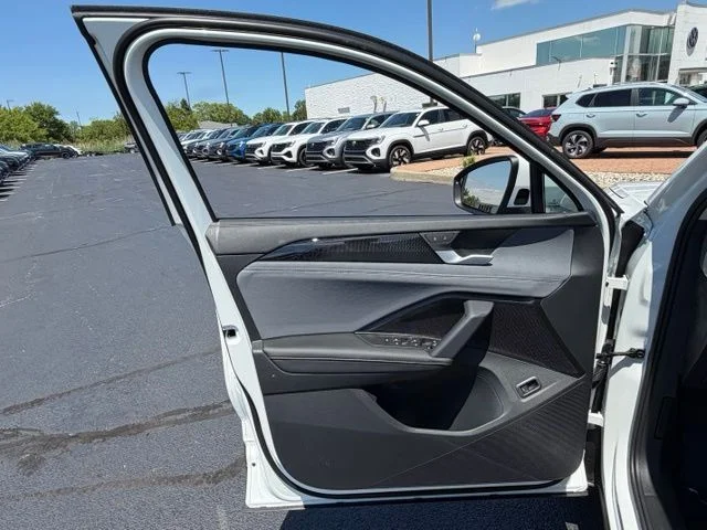 New 2026 White Volkswagen 2.0T SE image 12