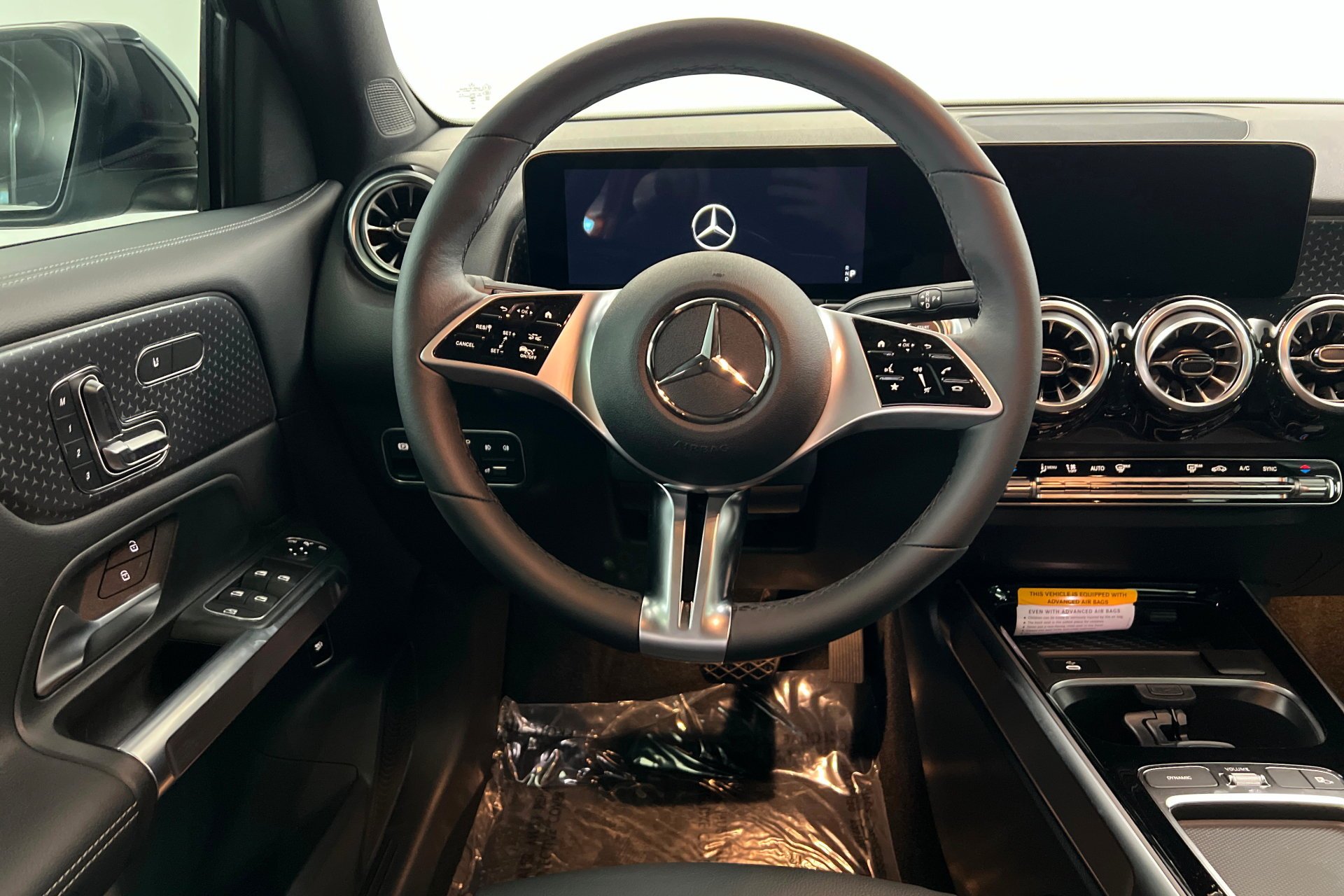 New 2026 Night Black Mercedes-Benz GLB 250 image 38