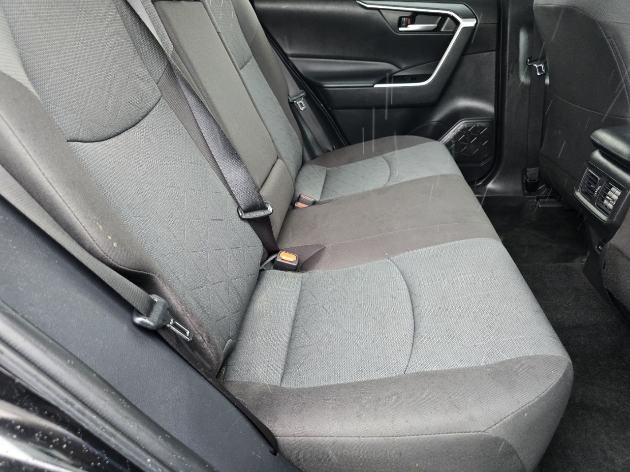 2025 Toyota RAV4 XLE - Photo 19