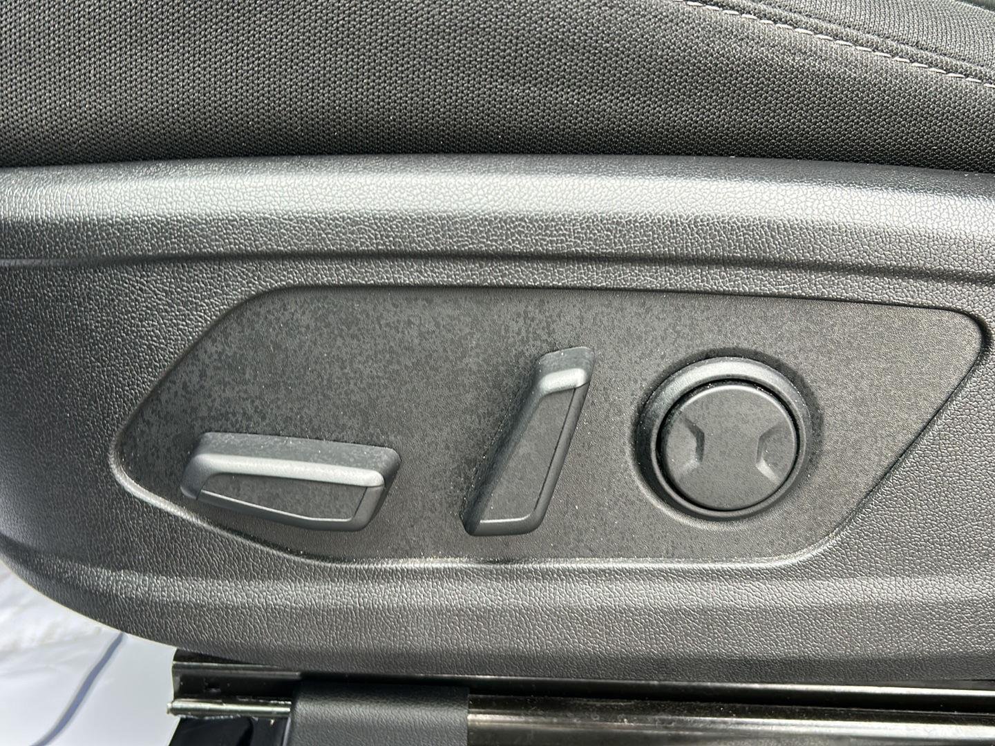 2023 Kia Sorento LX - Photo 15