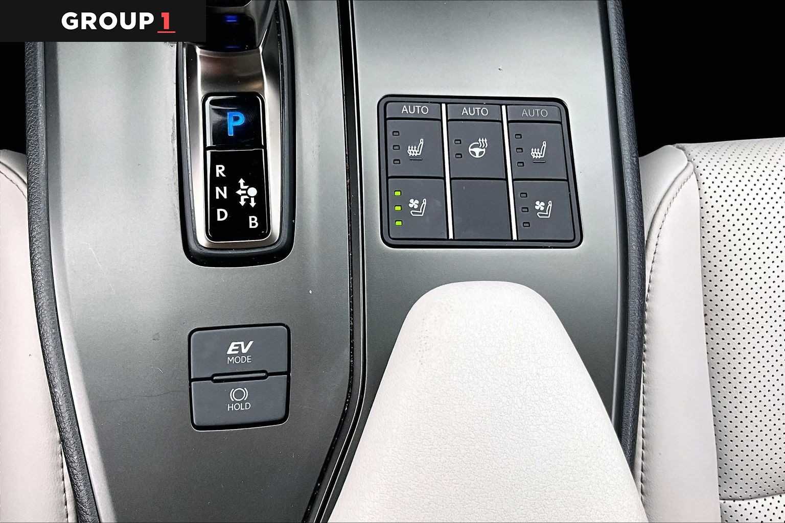 Certified Used 2025 Iridium Lexus Premium image 33